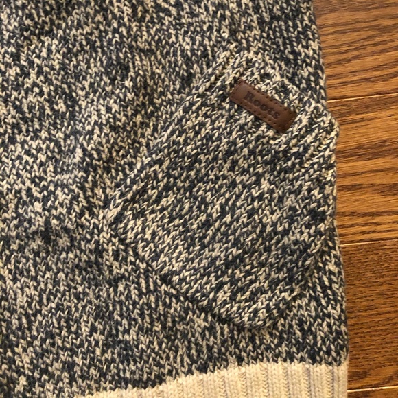 Roots Cabin Sweater Kids size M 7-8 - Picture 3 of 6